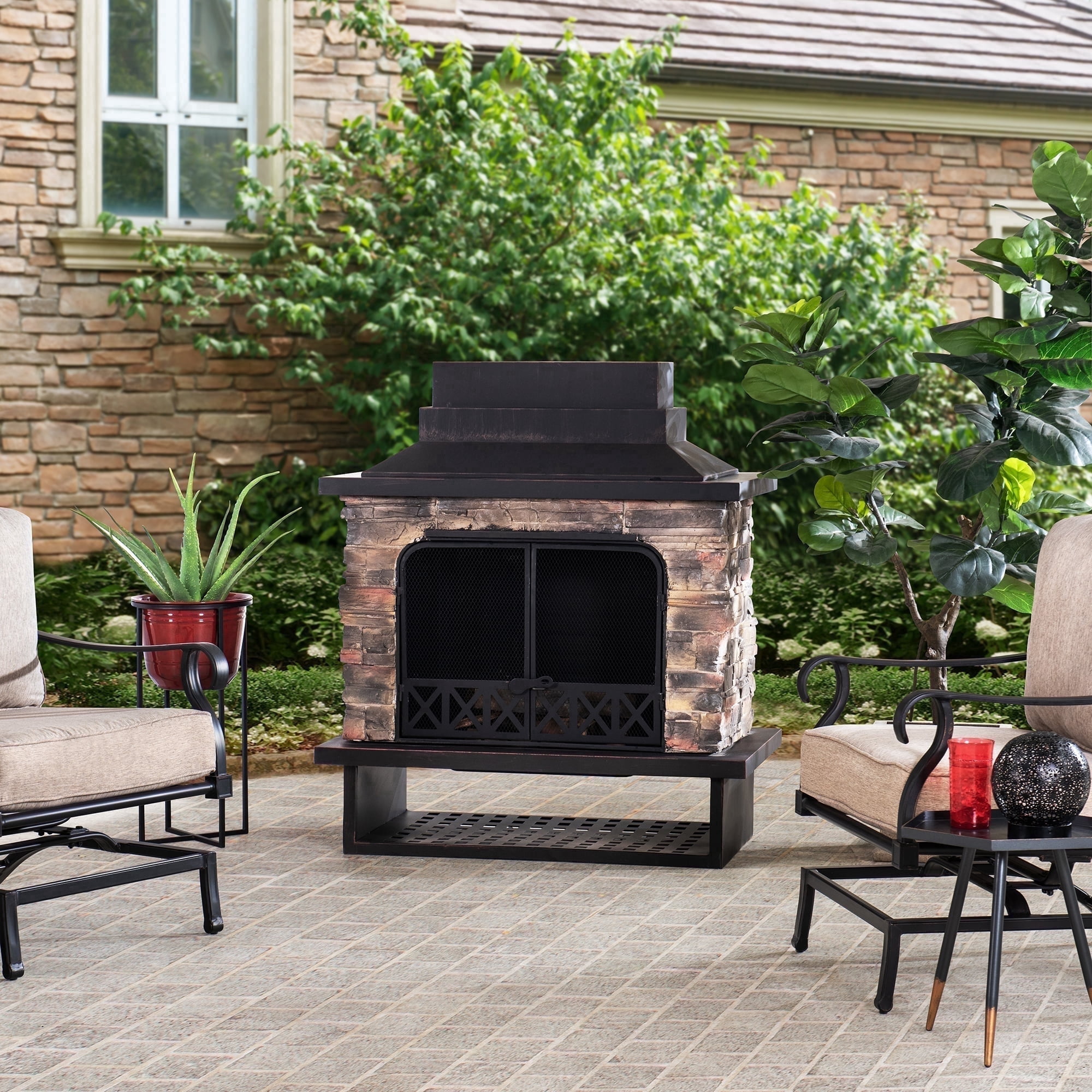 Fire Pits & Fireplaces