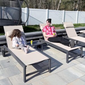 PURPLE LEAF Outdoor Lounge Chair Patio Chaise Pool Lounger Aluminum Frame with Side Table and Wheels for Outside Sunbathing Tanning Recliner Including Pillows